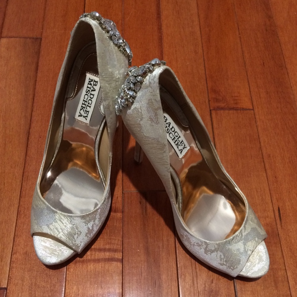 Excellent/New Badgley Mischka 7M studded shoes